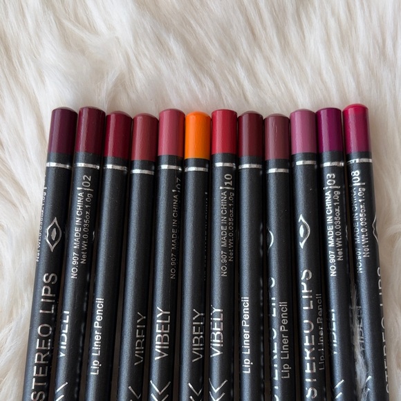 Vibe Lip Liner Pencil - Bold Red - Picture 3 of 4